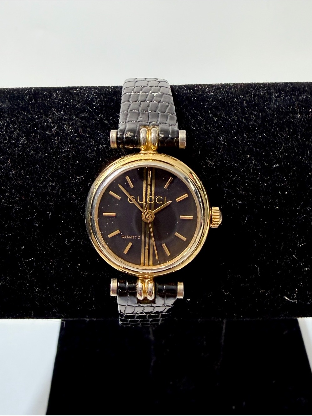 Gucci Bezel Watch Gold Tone For Parts Repair France Leather Wristband Bracelet